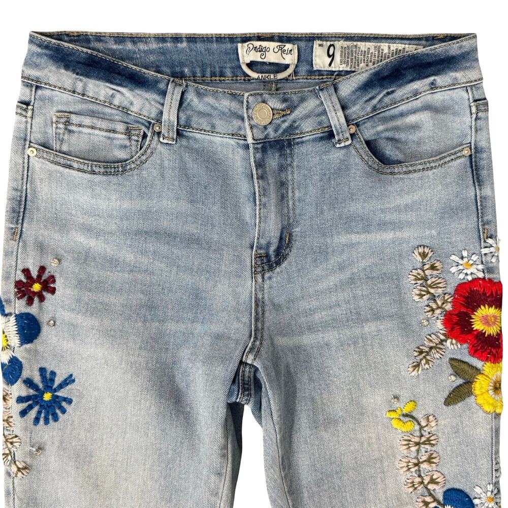 Indigo Rein Light Wash Blue Floral Embroidered Low Rise Chew Hem Jeans size 9 - Picture 9 of 12